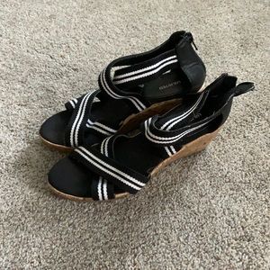 UNLISTED SANDALS